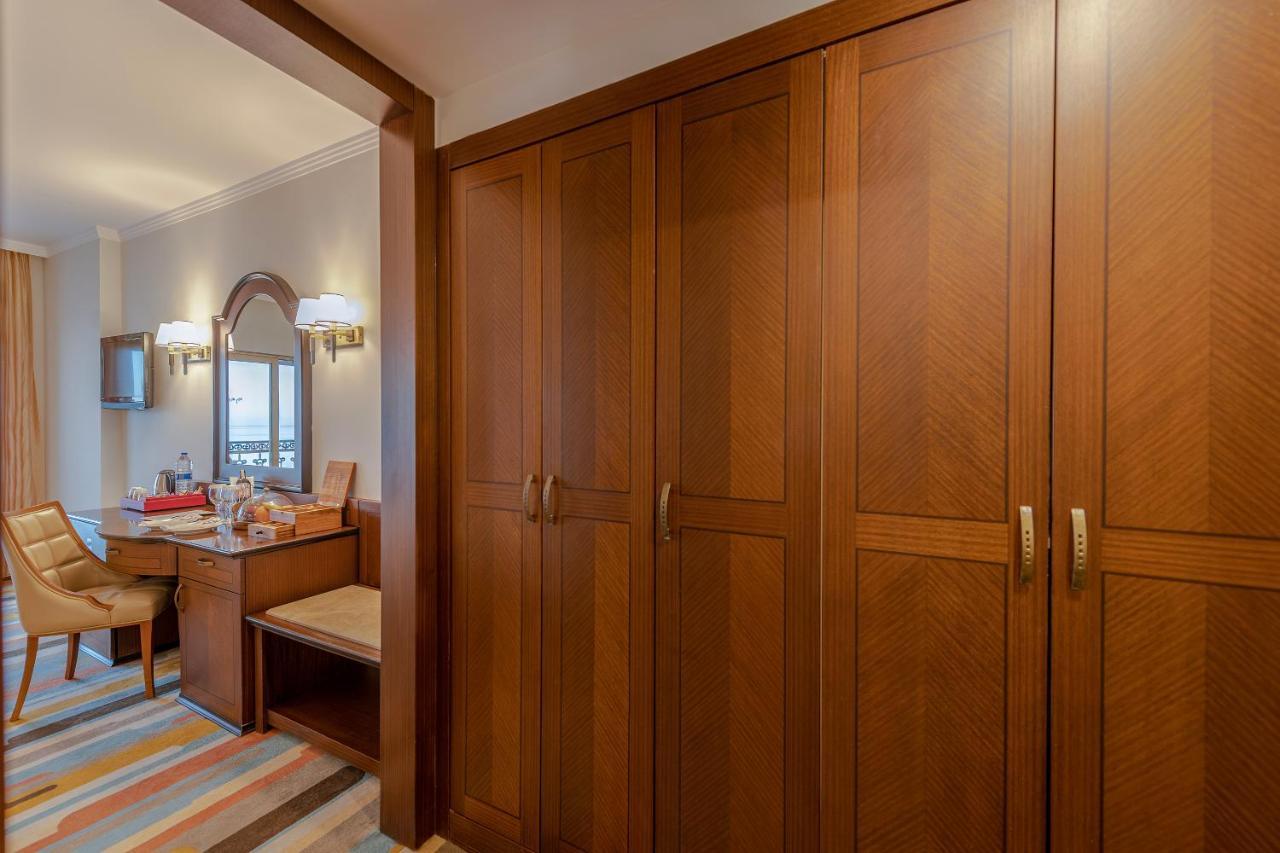 Megasaray Westbeach Αττάλεια Εξωτερικό φωτογραφία A wardrobe