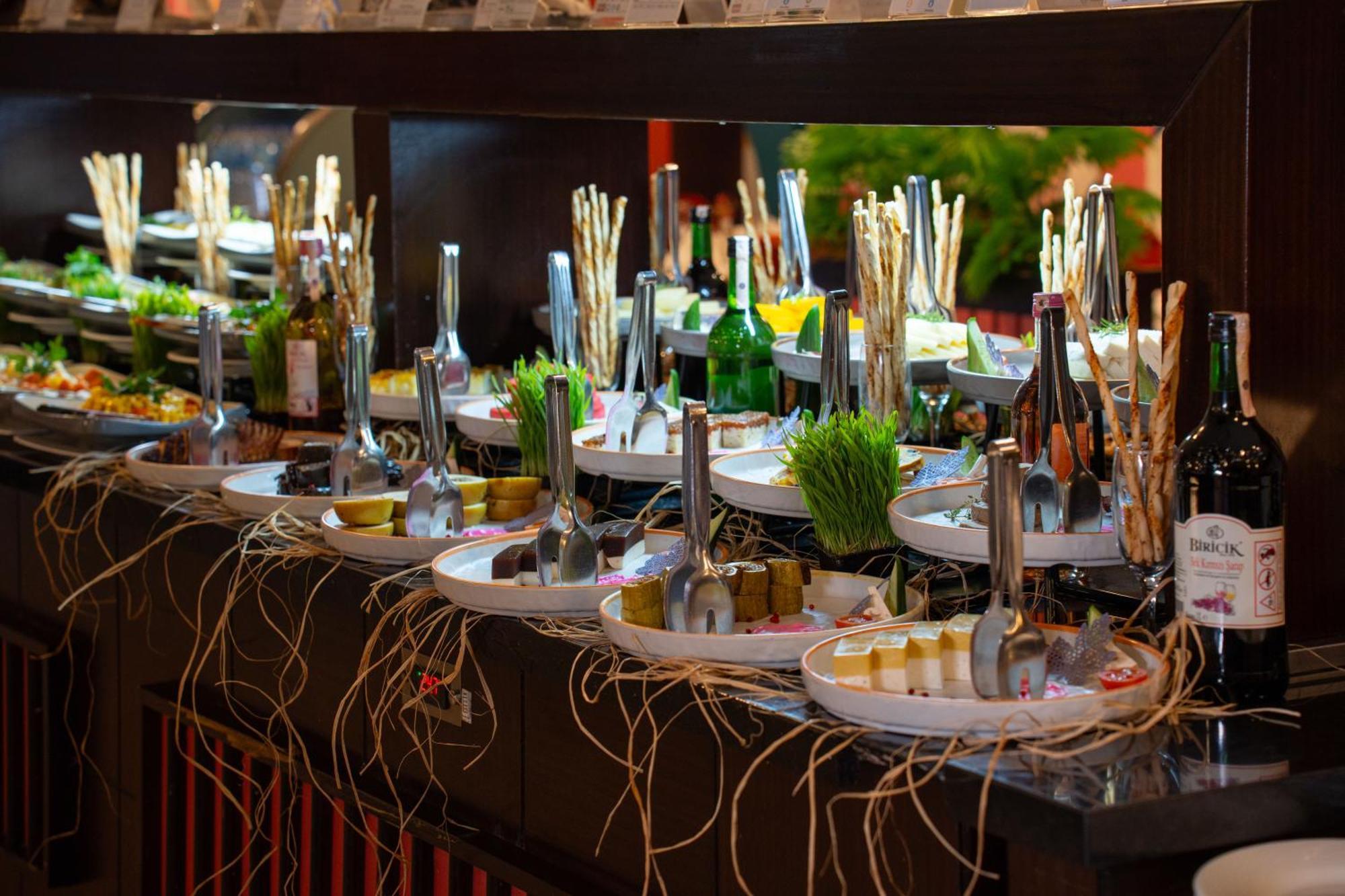 Megasaray Westbeach Αττάλεια Εξωτερικό φωτογραφία A buffet at a restaurant
