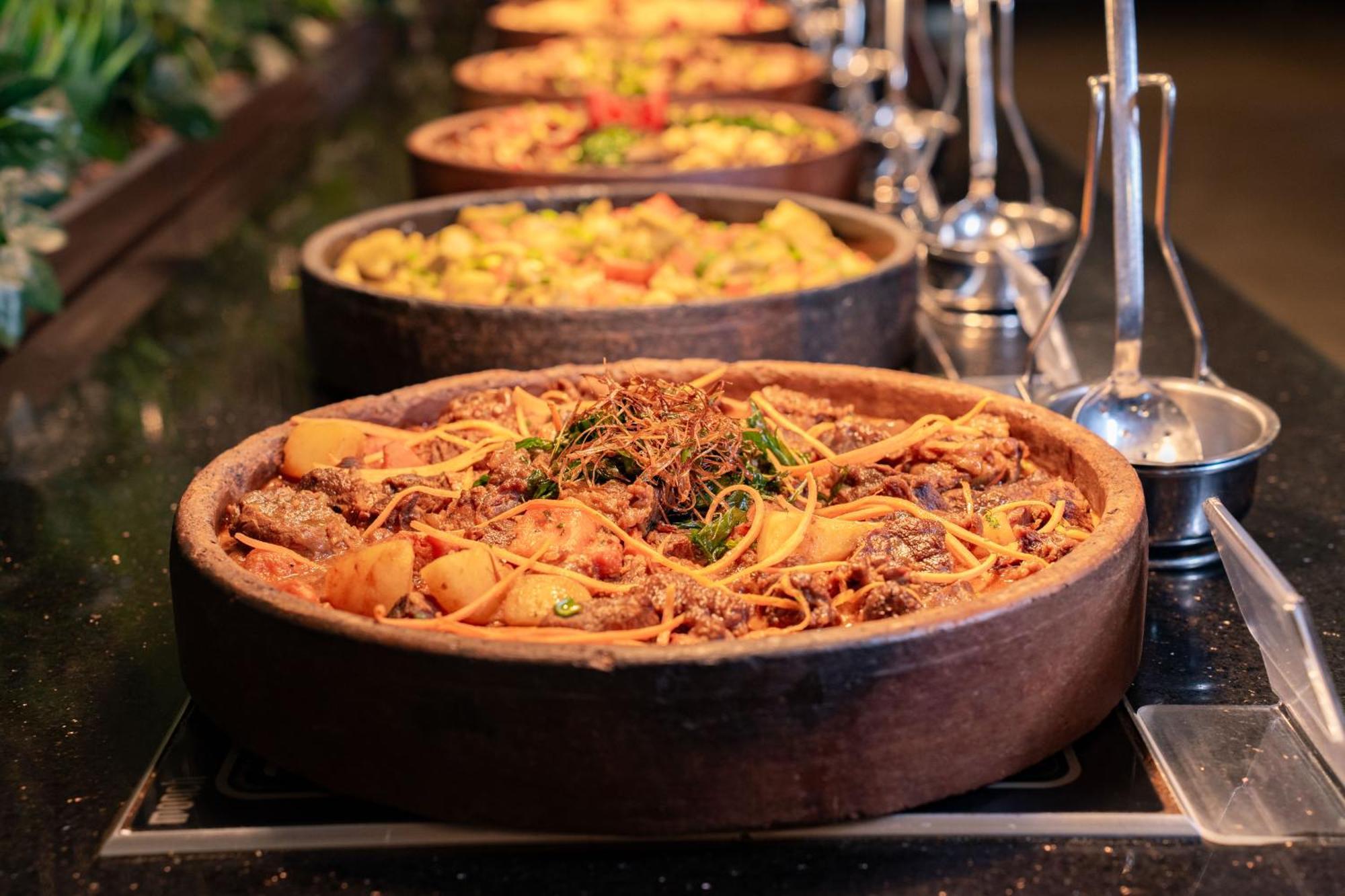 Megasaray Westbeach Αττάλεια Εξωτερικό φωτογραφία A selection of food at a buffet